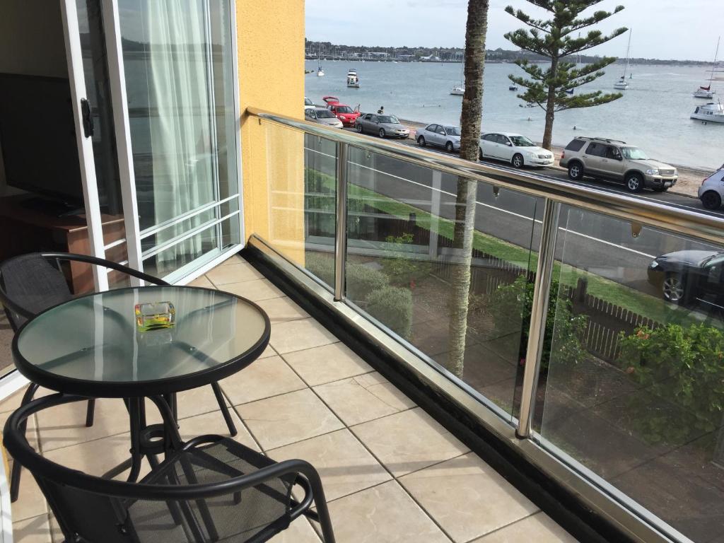 Motel near Half Moon Bay ferry terminal